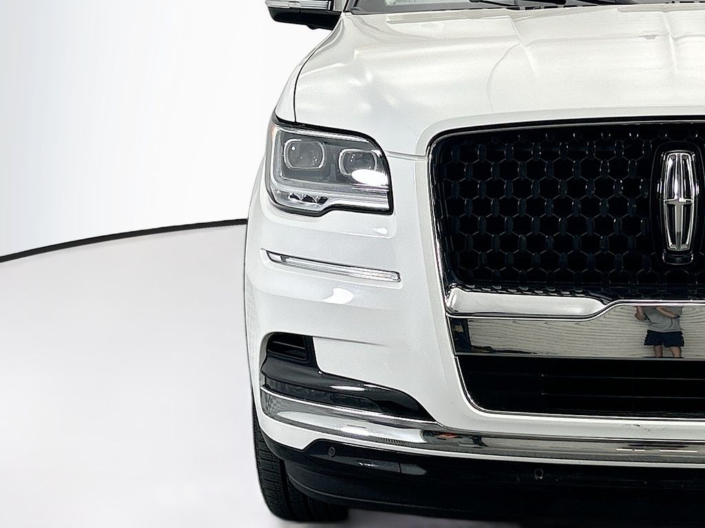 Thumbnail: 2023 Lincoln Navigator L - 12