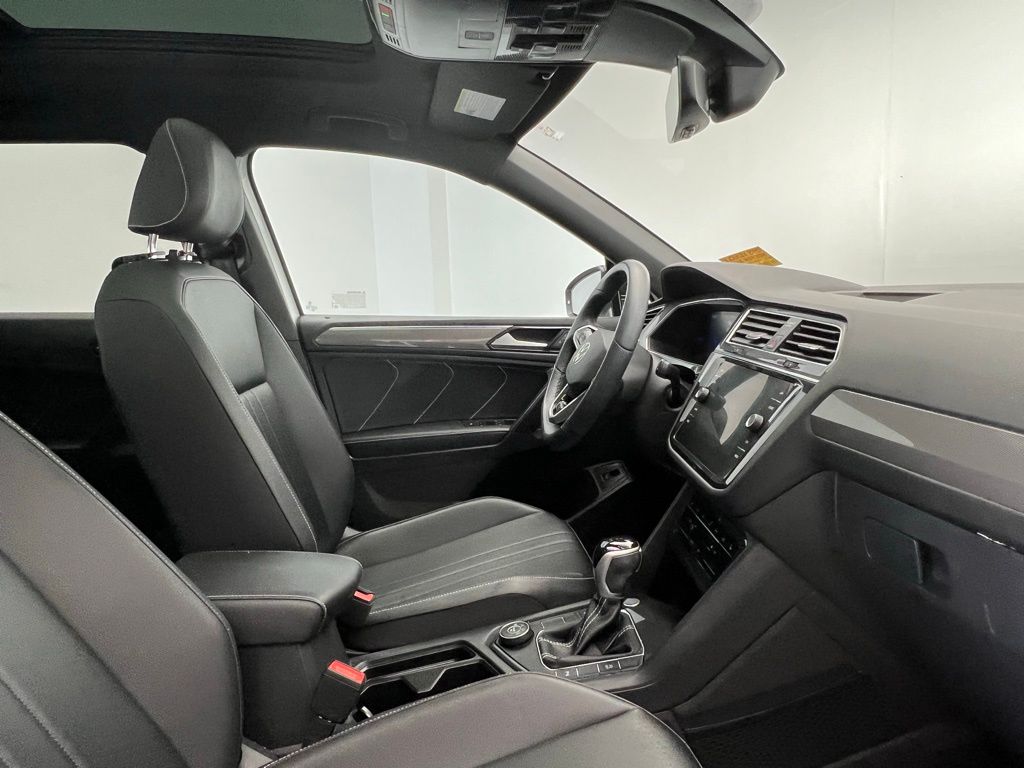 Thumbnail: 2022 Volkswagen Tiguan - 6