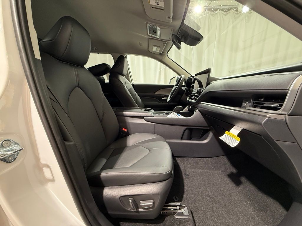 Thumbnail: 2026 Toyota Grand Highlander - 22