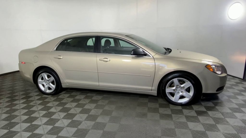 2010 Chevrolet Malibu LS 2