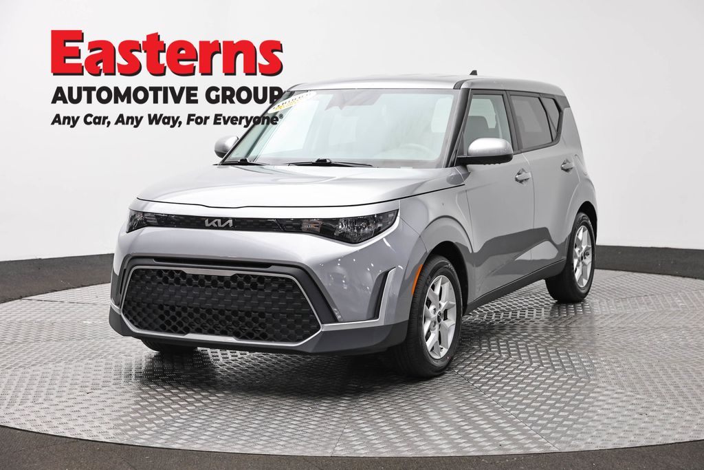 2025 Kia Soul 2.0L LX IVT's photo
