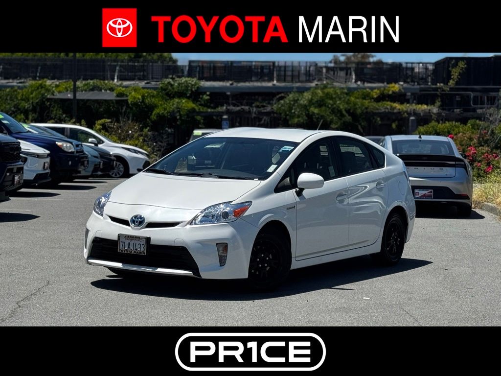2015 Toyota Prius Two's photo