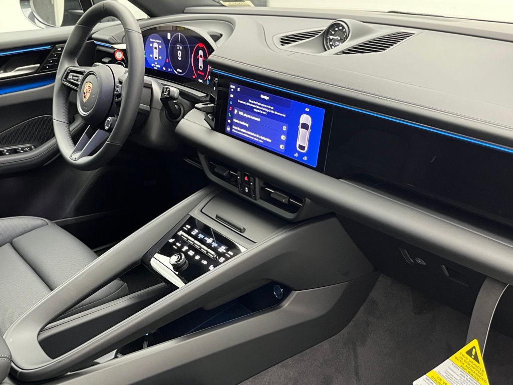 Thumbnail: 2025 Porsche Macan - 29