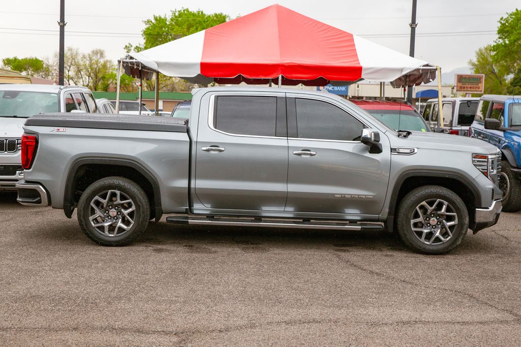 View vehicle photo 4