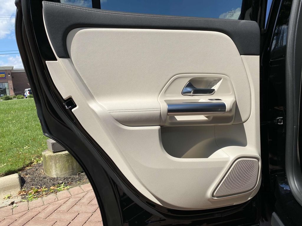 Thumbnail: 2025 Mercedes-Benz GLA - 16