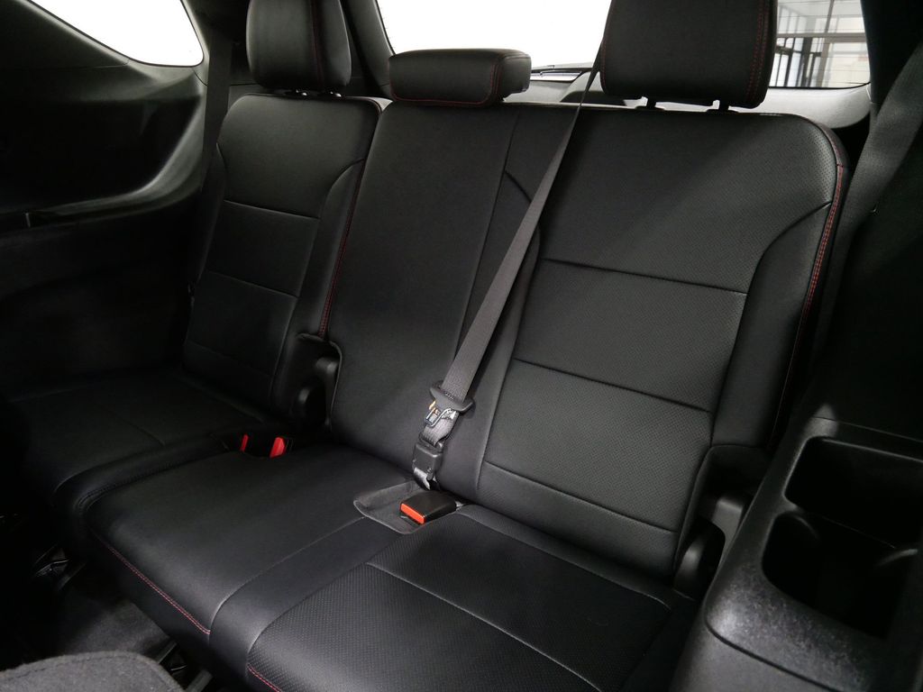 Used 2025 Chevrolet Traverse SUV