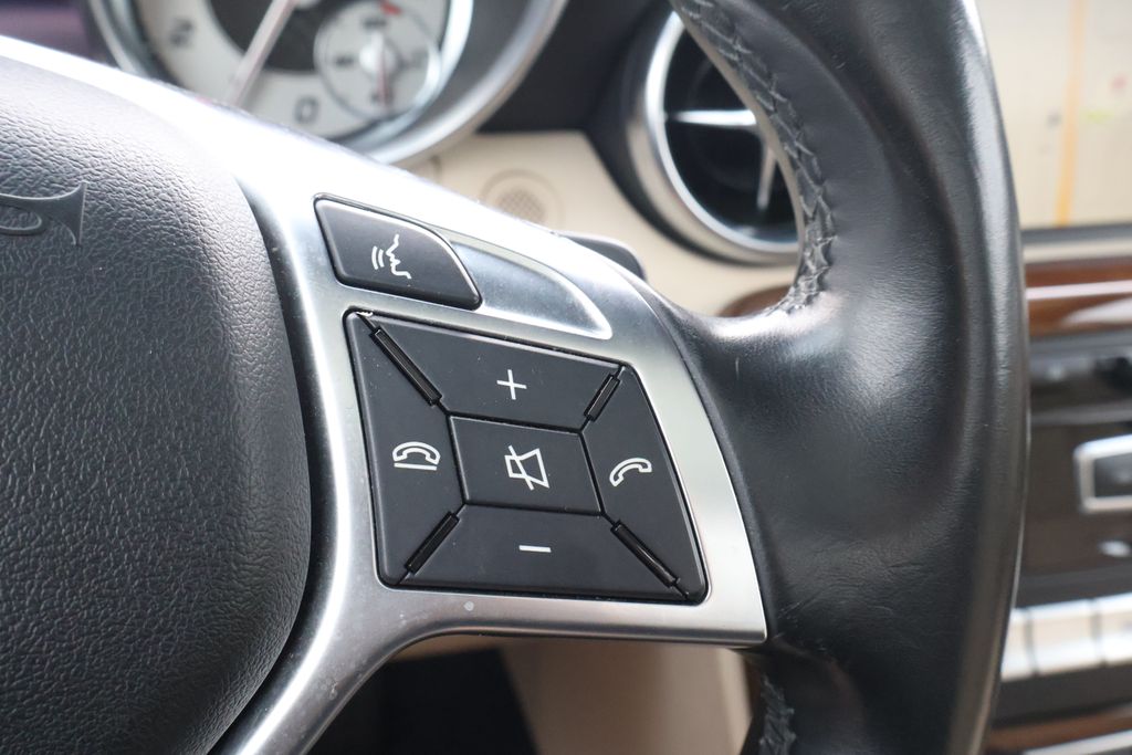 Thumbnail: 2016 Mercedes-Benz SLK - 21