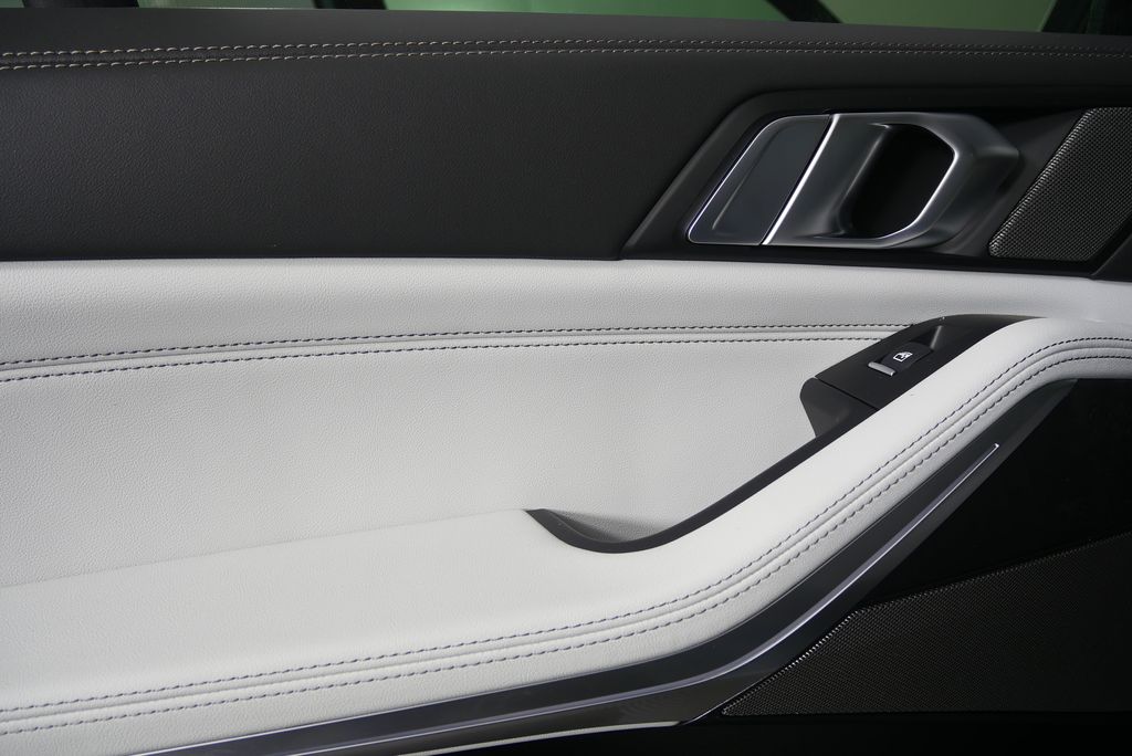 Thumbnail: 2026 BMW X5 - 14