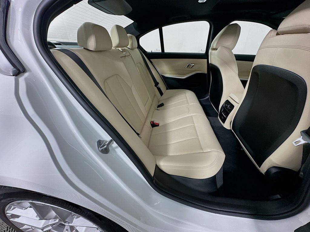 Thumbnail: 2025 BMW 3 Series - 28