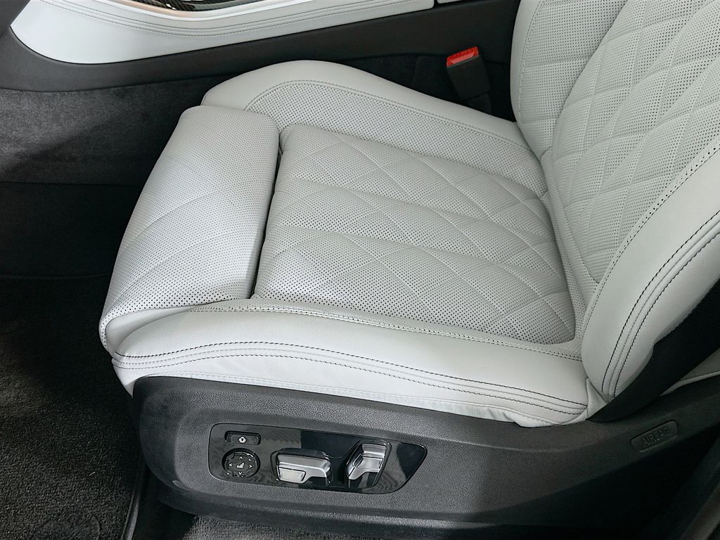 Thumbnail: 2026 BMW X5 - 21