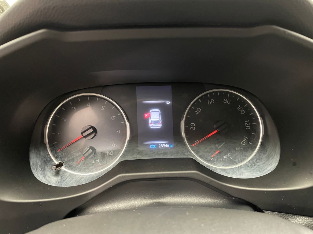 2022 Toyota RAV4 XLE 24