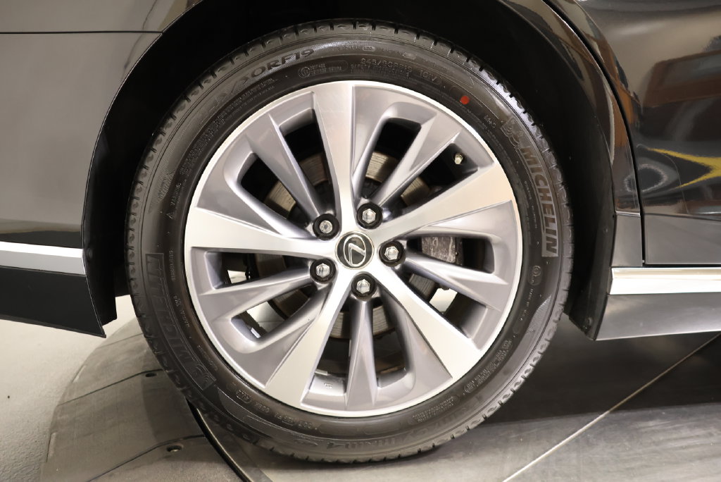 Thumbnail: 2019 Lexus LS - 12