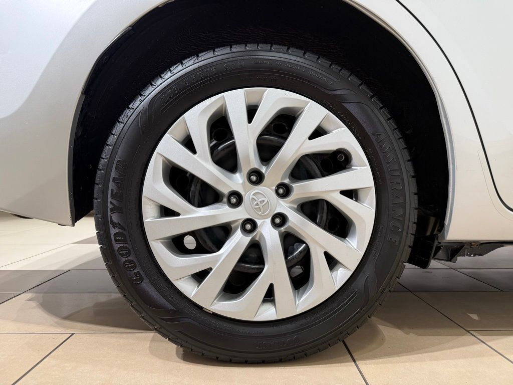 Thumbnail: 2015 Toyota Corolla - 9