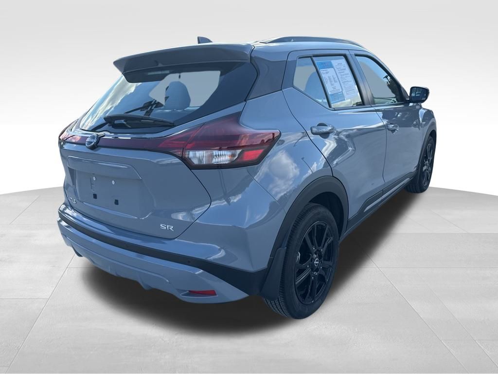 2022 Nissan Kicks SR 9