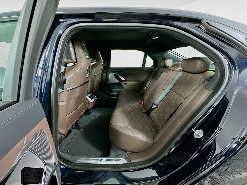 Thumbnail: 2026 BMW 7 Series - 17
