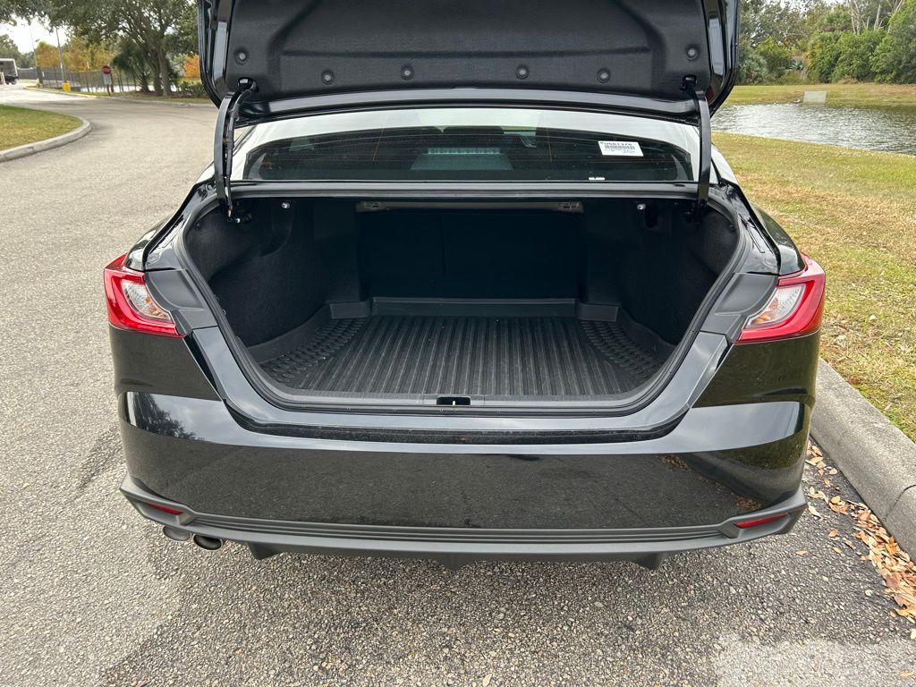 Thumbnail: 2025 Toyota Camry - 10