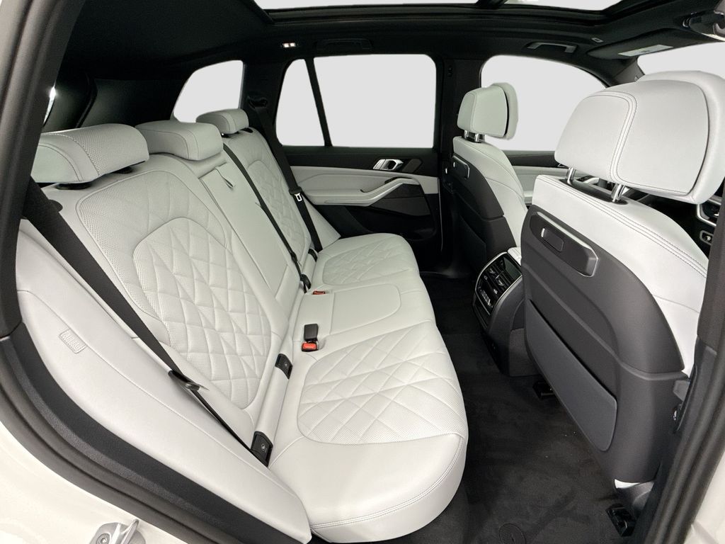 Thumbnail: 2026 BMW X5 - 21
