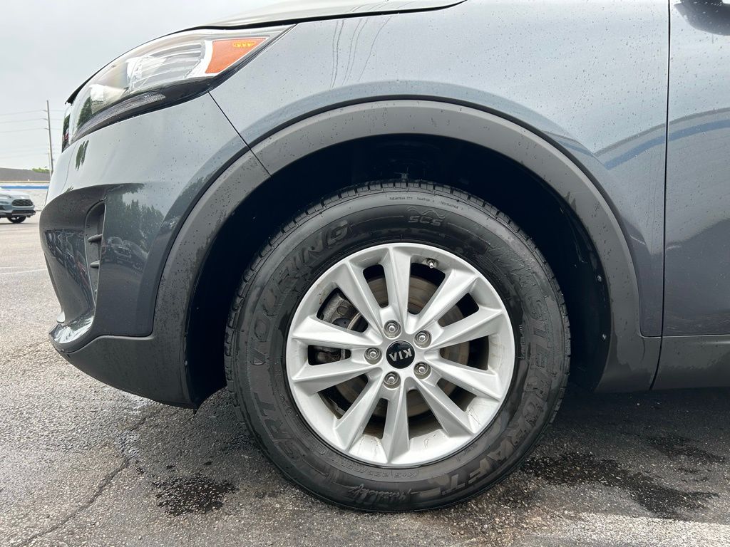 2020 Kia Sorento LX 10