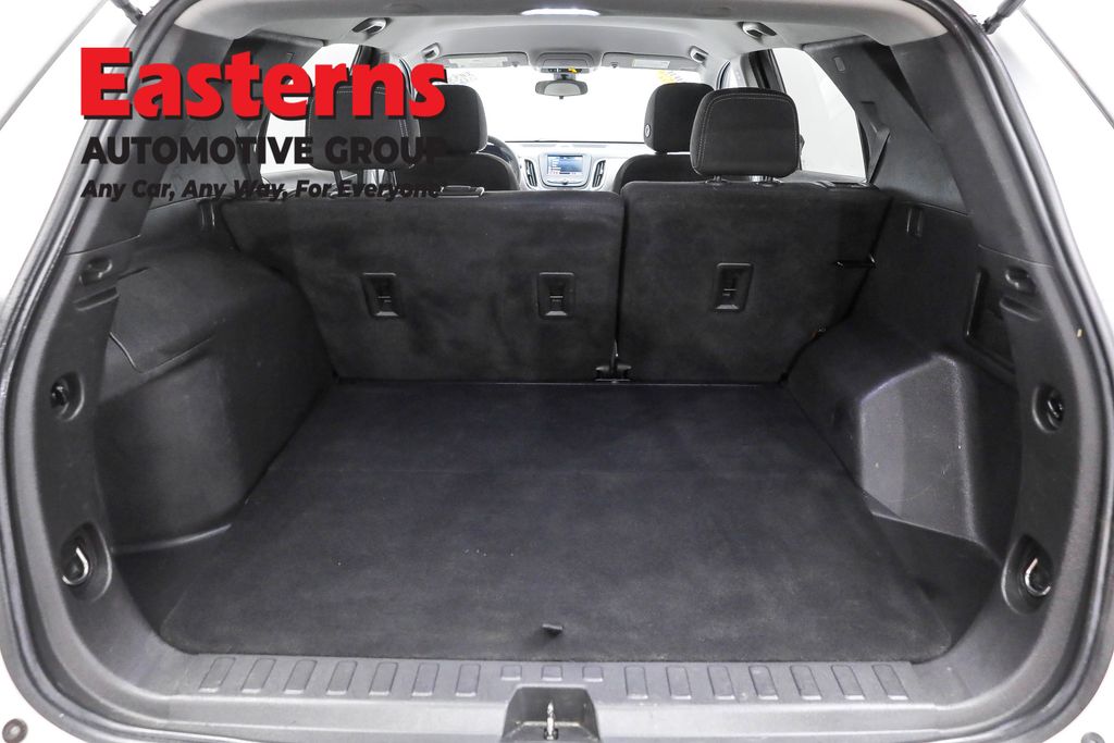 Used 2021 White Chevrolet LT image 9