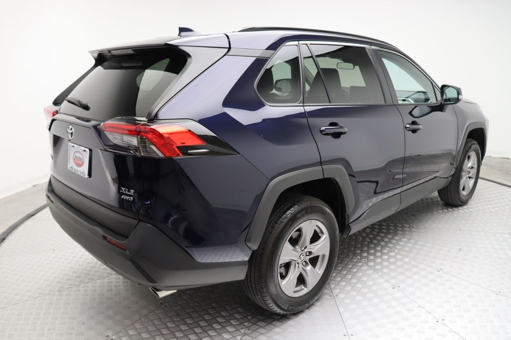 2024 Toyota RAV4 XLE 8