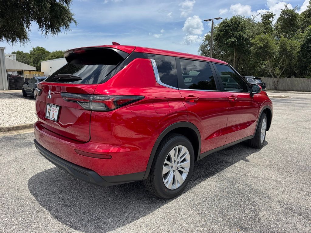 2025 Mitsubishi Outlander ES photo 4
