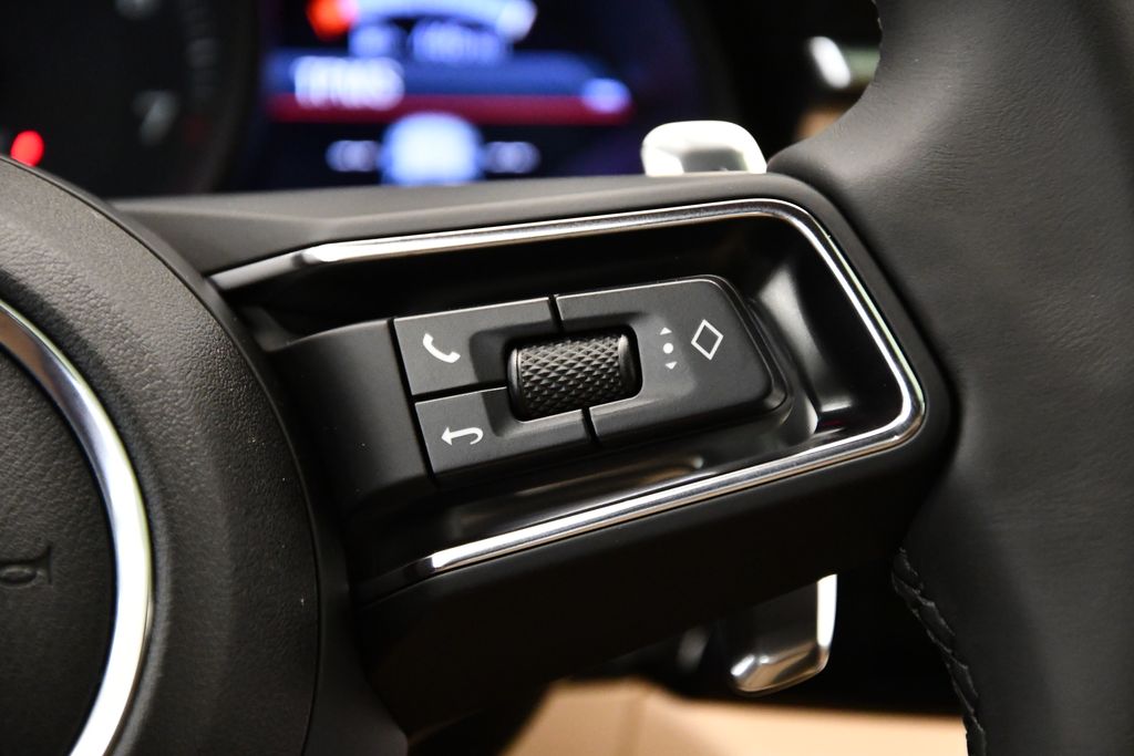 Thumbnail: 2025 Porsche Macan - 23