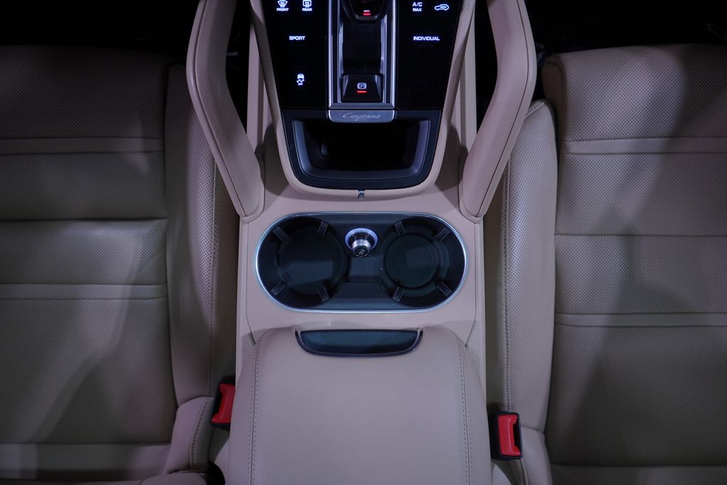 Thumbnail: 2022 Porsche Cayenne - 15