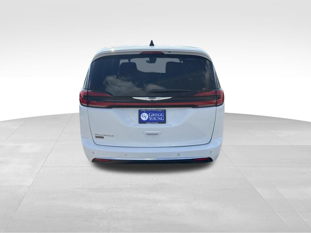 Used 2023 Chrysler Pacifica Van