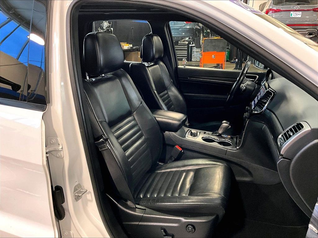 2020 Jeep Grand Cherokee — photo 11