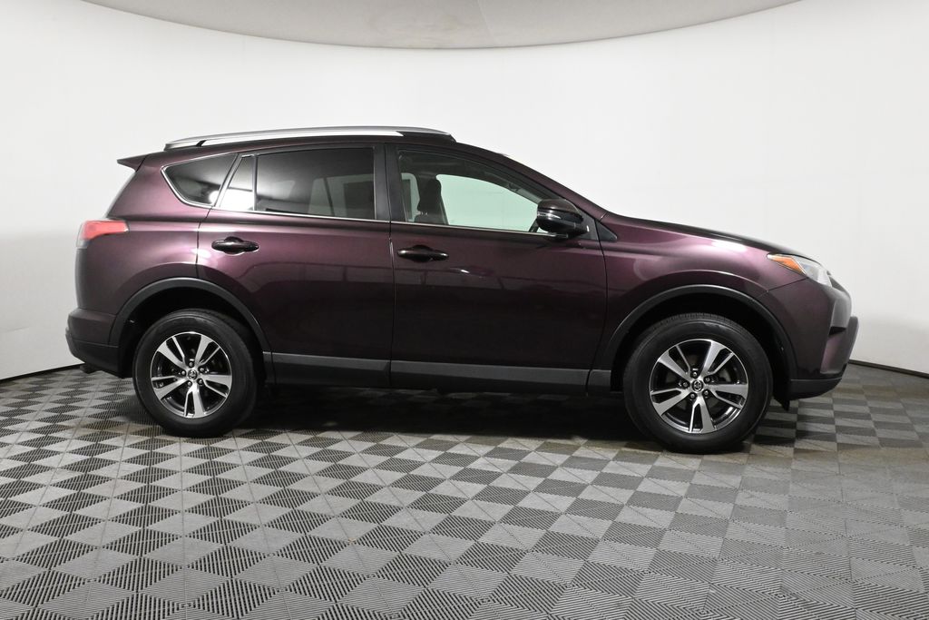 2018 Toyota RAV4 XLE 9