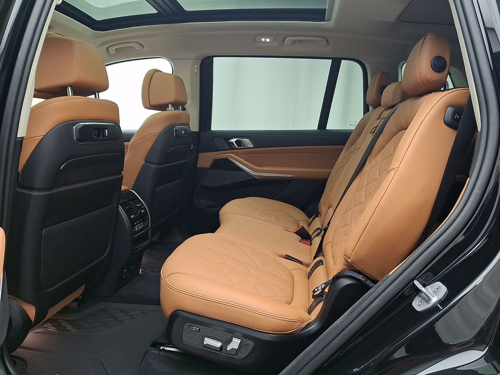 Thumbnail: 2024 BMW X7 - 10
