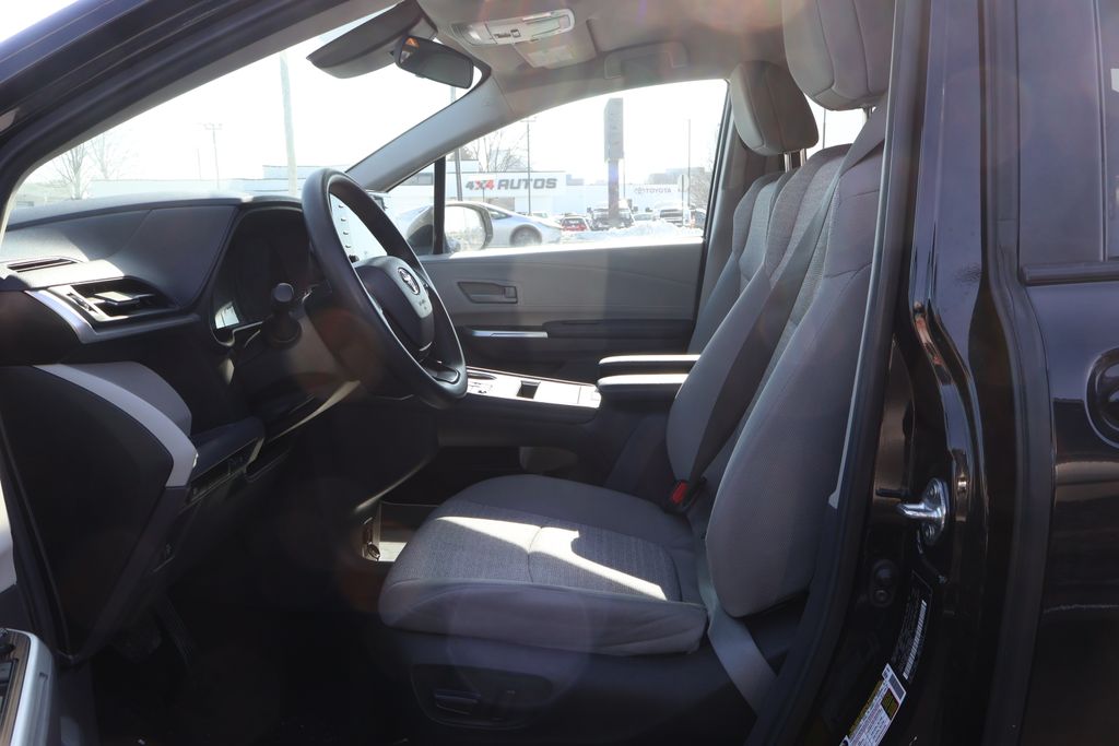 Thumbnail: 2024 Toyota Sienna - 11