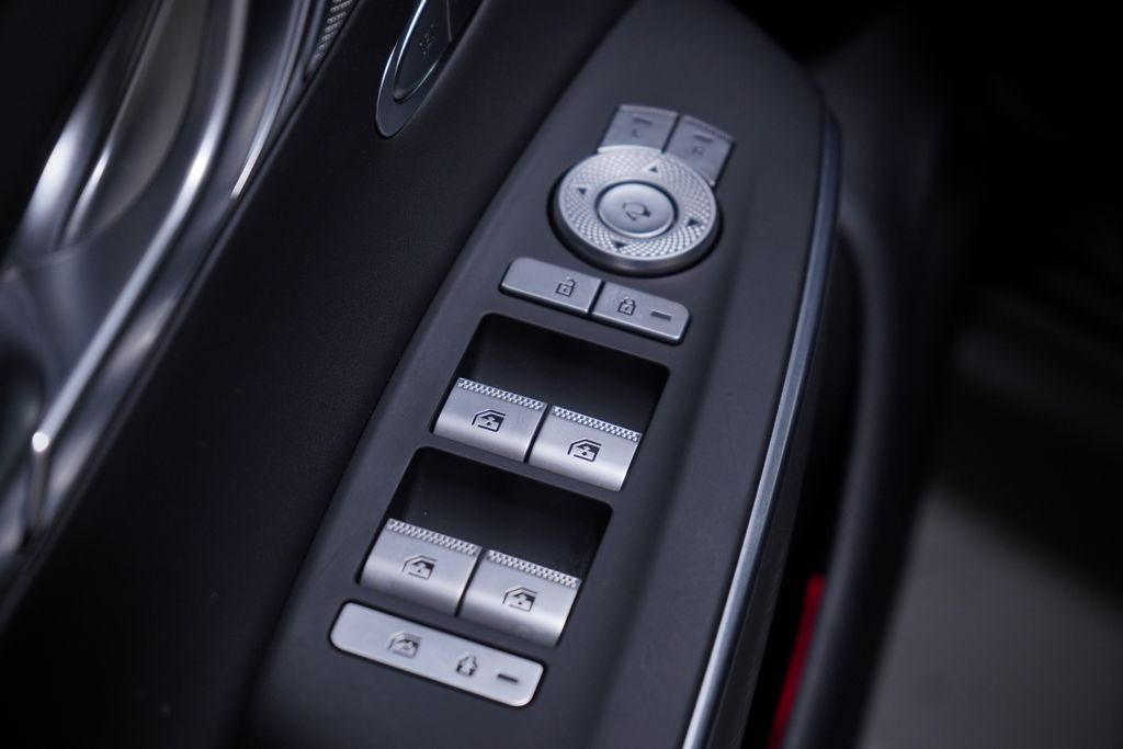 2024 Genesis GV70  17