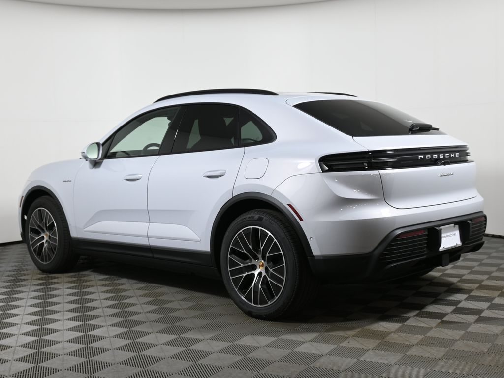 Thumbnail: 2025 Porsche Macan - 3