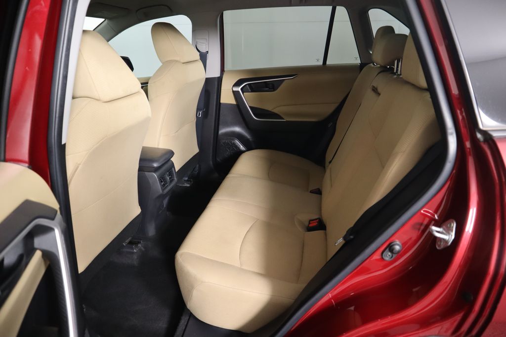 2022 Toyota RAV4 LE 21