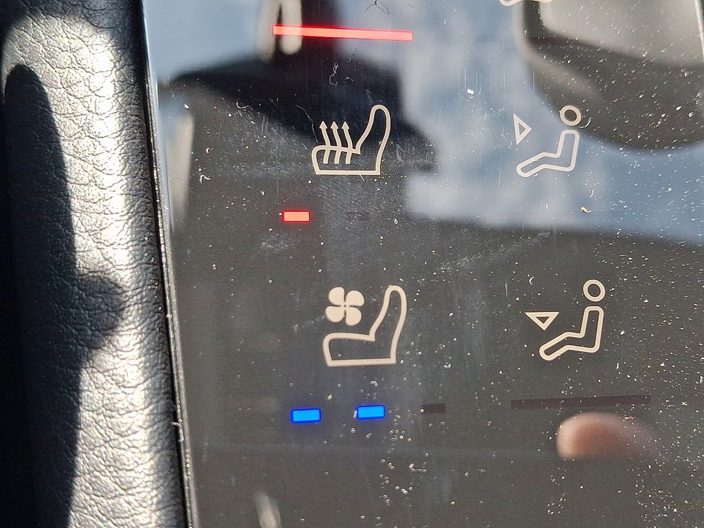 Thumbnail: 2026 Porsche Macan - 24