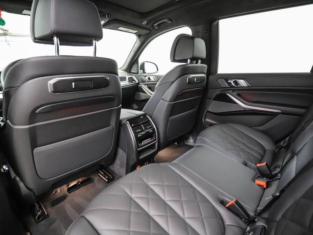 Thumbnail: 2025 BMW X7 - 21
