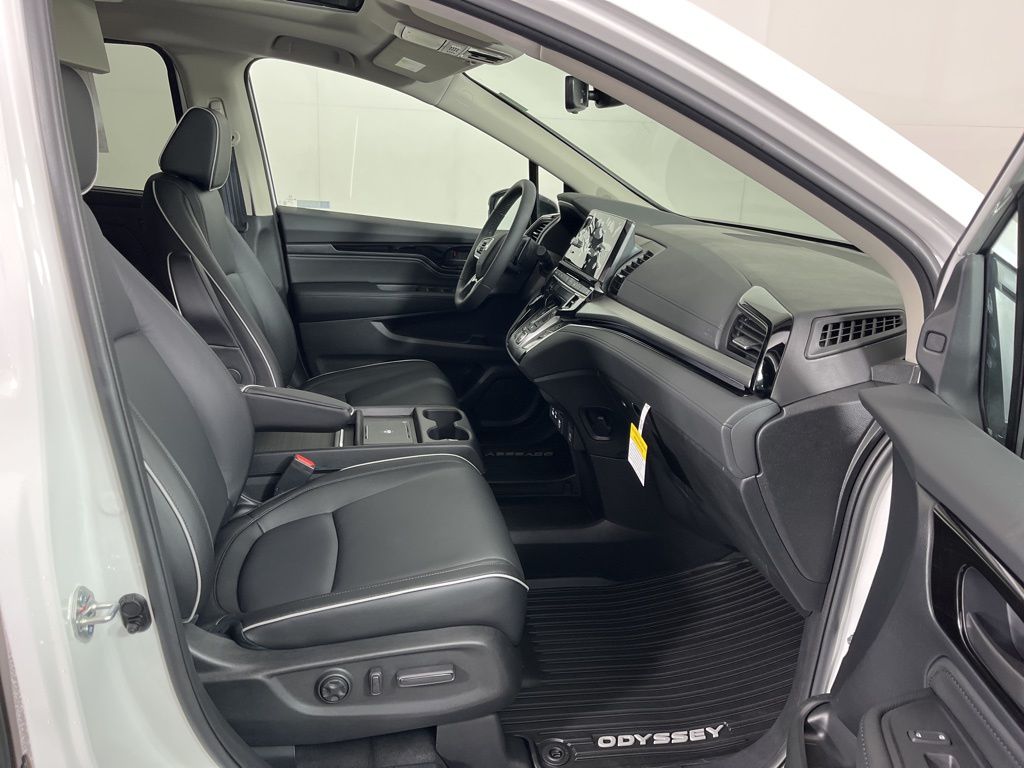 2025 Honda Odyssey Touring 8