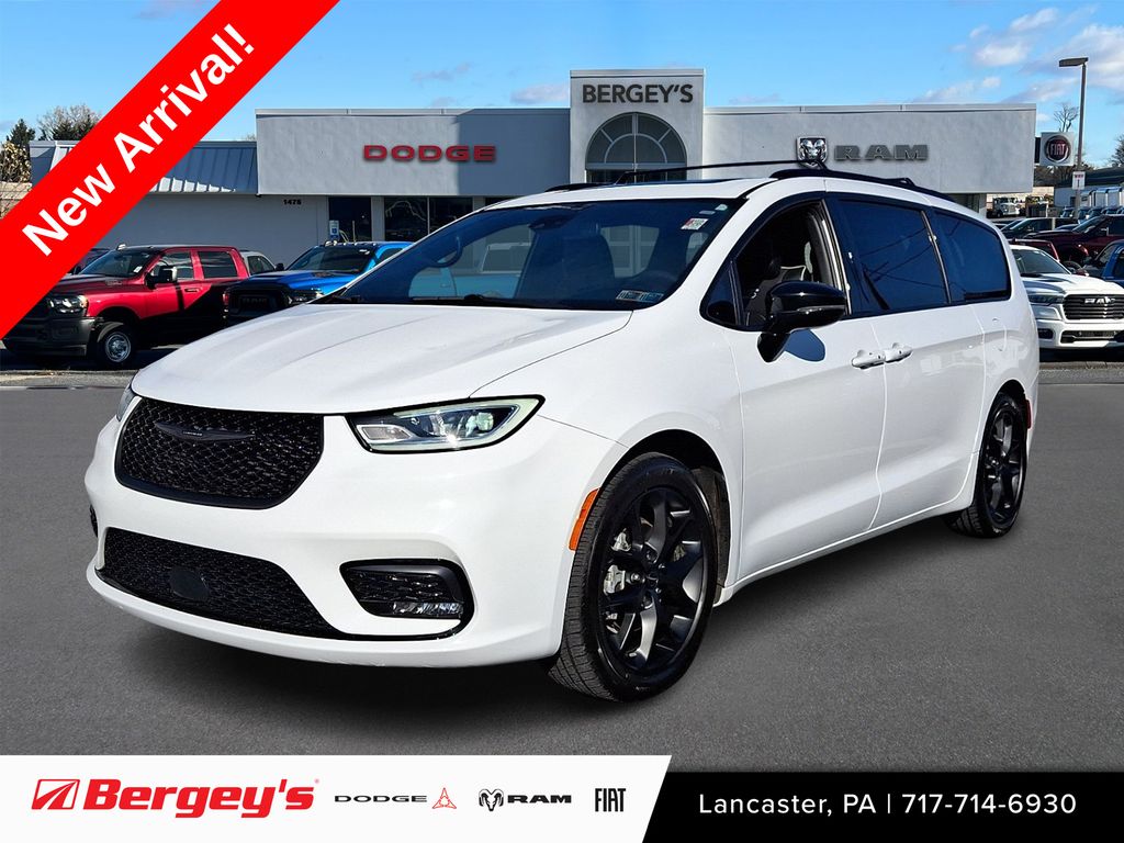  2025 Chrysler Pacifica Limited FWD   