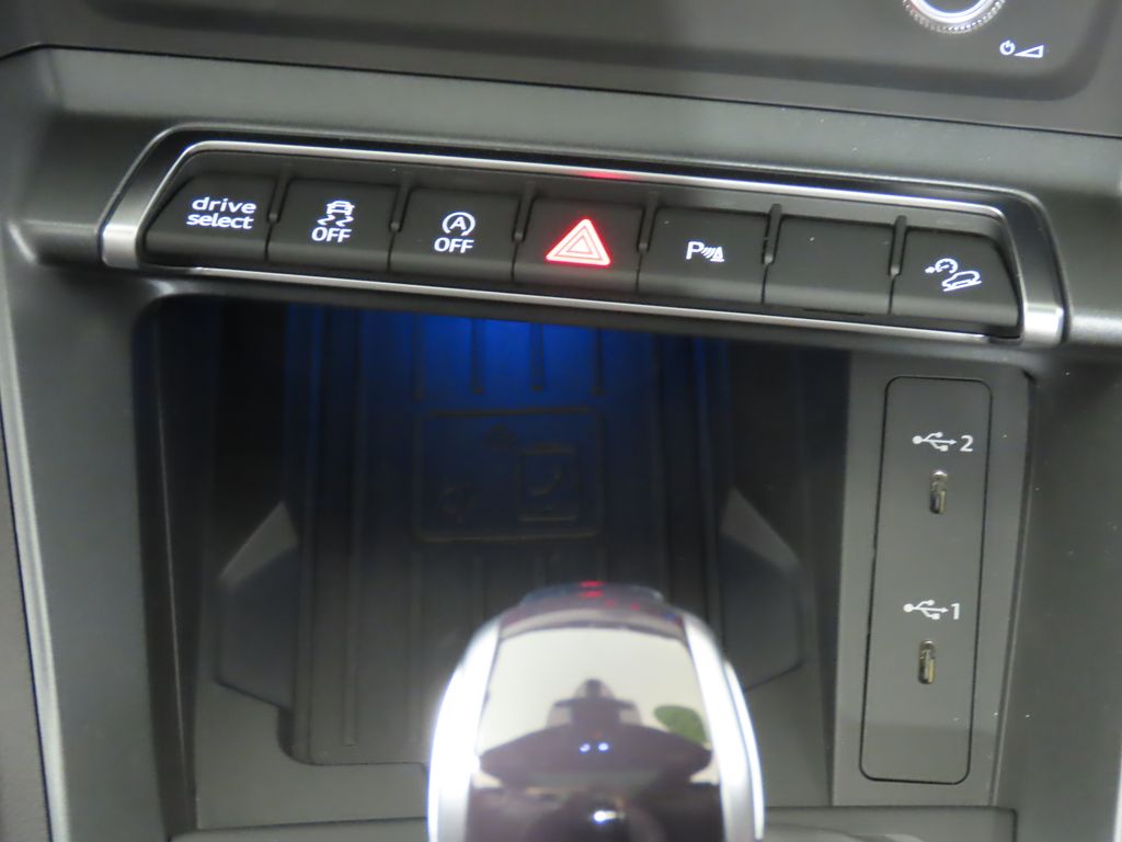 Thumbnail: 2025 Audi Q3 - 23