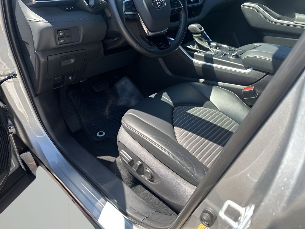 Used Car 2021 Toyota Highlander  Xse For Sale Under $40,000 In Austin, Texas