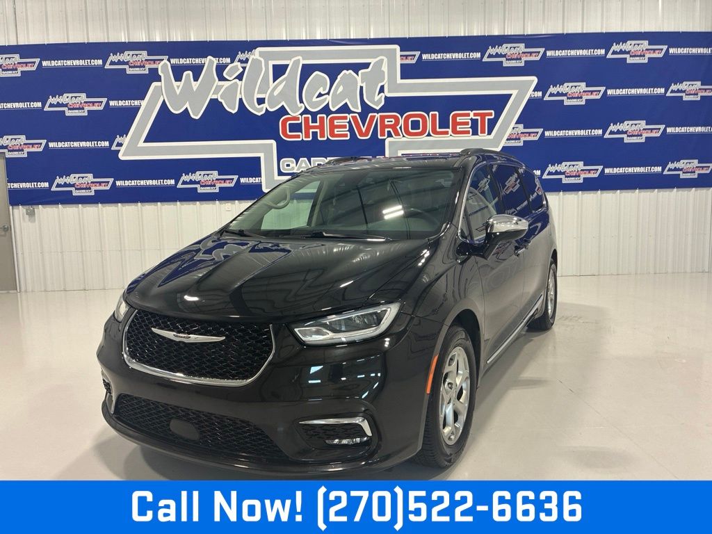 Brilliant Black Crystal Pearlcoat 2023 Chrysler Pacifica Minivan Front-Wheel Drive 9-Speed Automatic