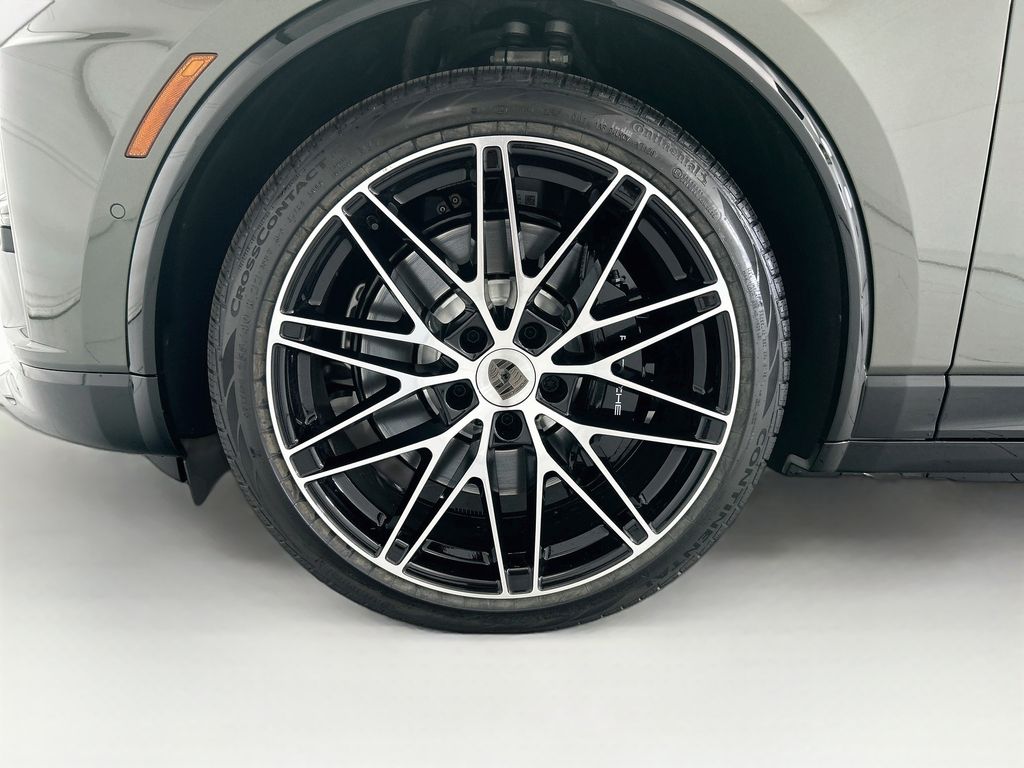 Thumbnail: 2026 Porsche Macan - 30