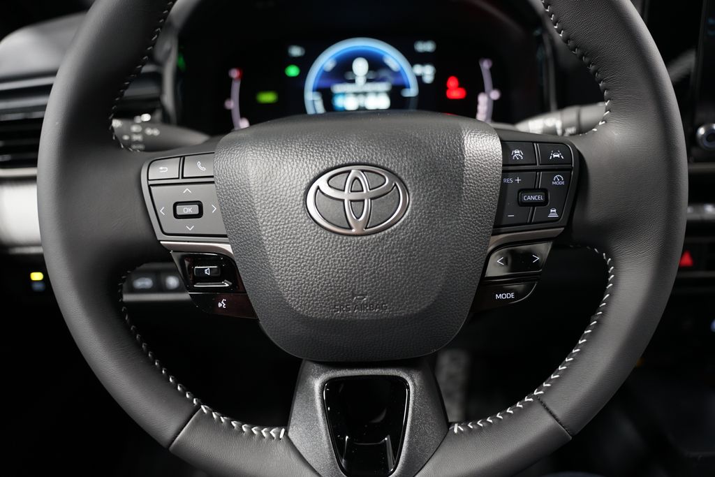 2025 Toyota Camry SE 12
