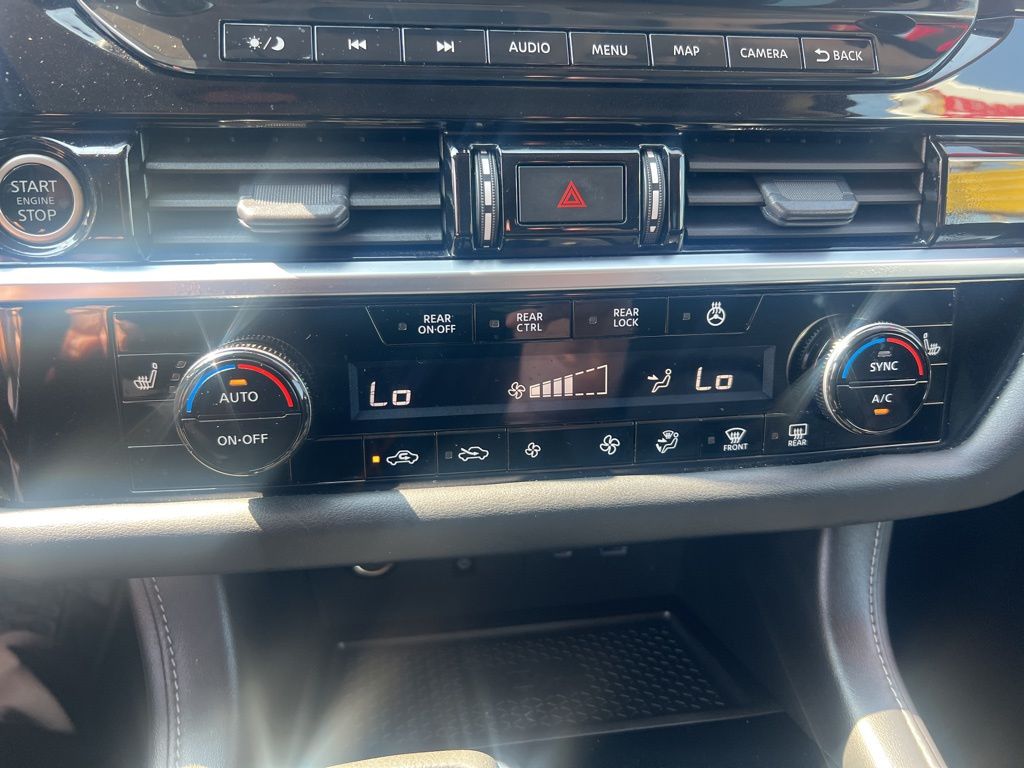 2023 Nissan Pathfinder SL photo