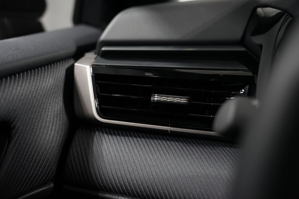 2025 Toyota Camry SE 26
