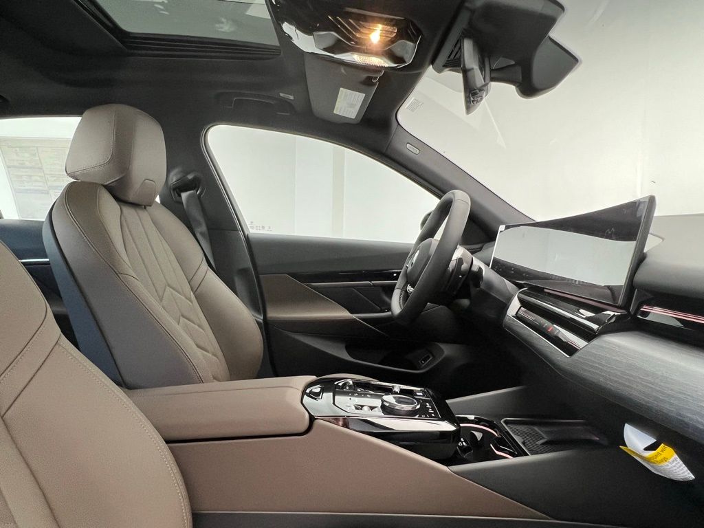 Thumbnail: 2026 BMW 5 Series - 6