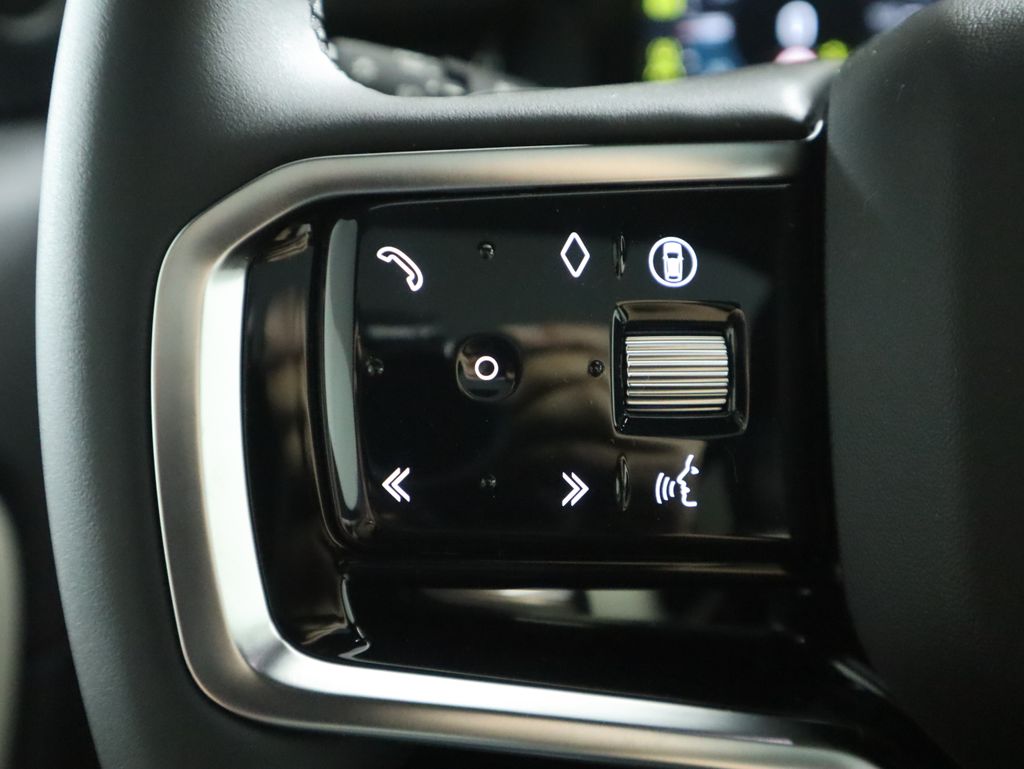 Thumbnail: 2025 Land Rover Discovery Sport - 12