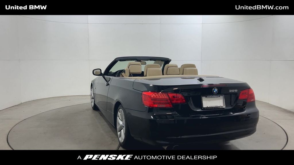Thumbnail: 2011 BMW 3 Series - 7