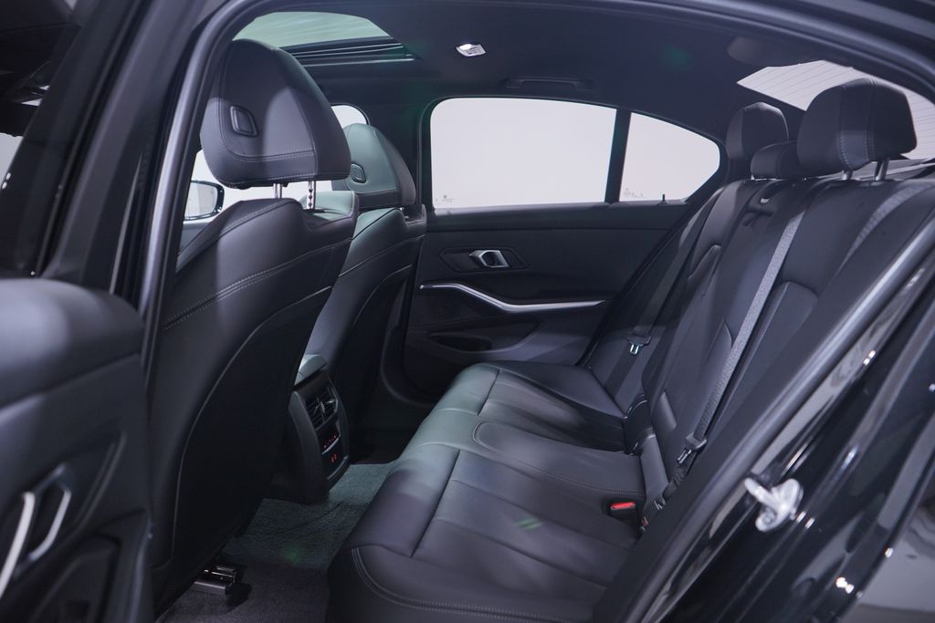 Thumbnail: 2024 BMW 3 Series - 9